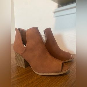 New J. Adams women's ankle boot